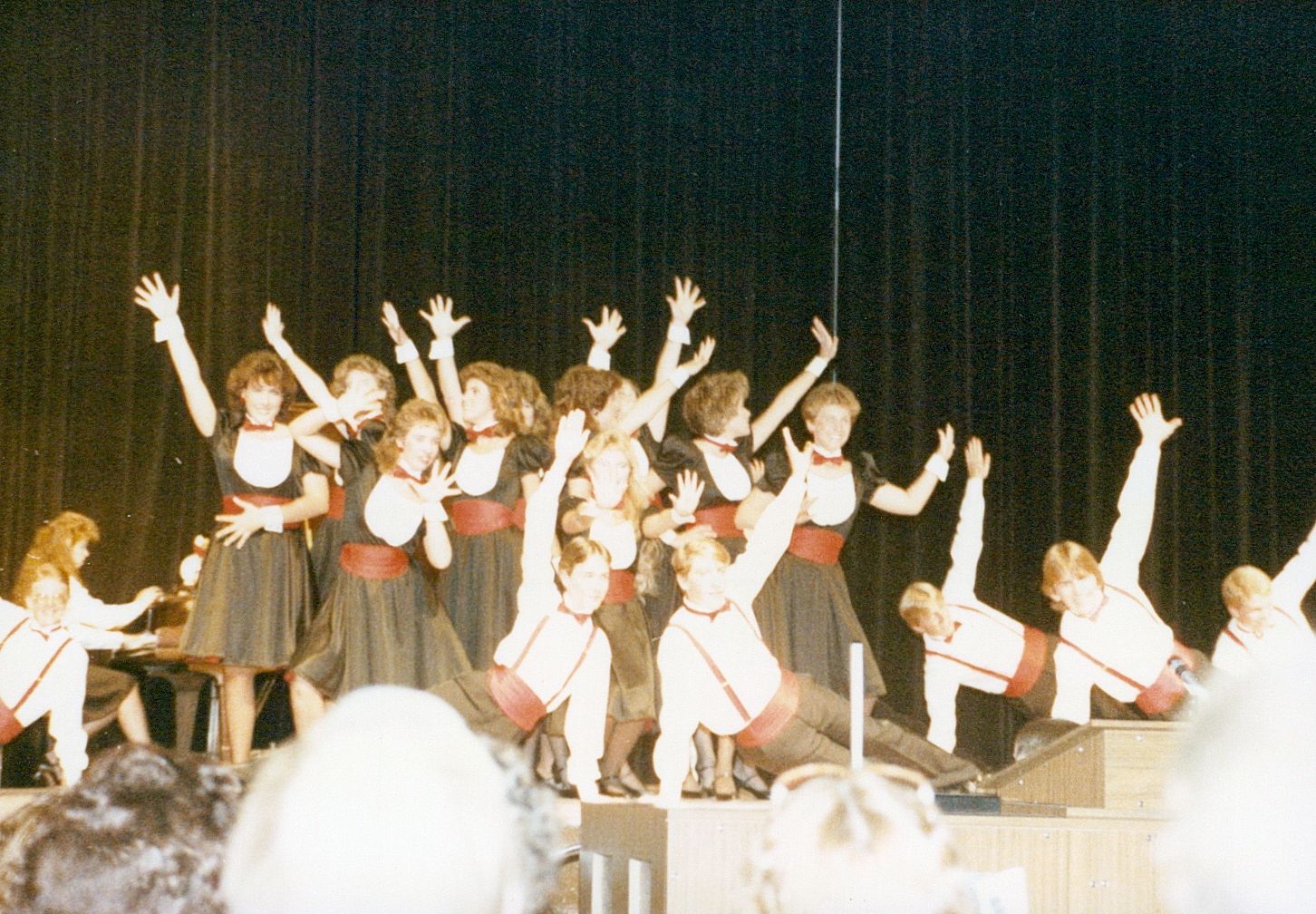 Photo of choir, Montage 1986-1987